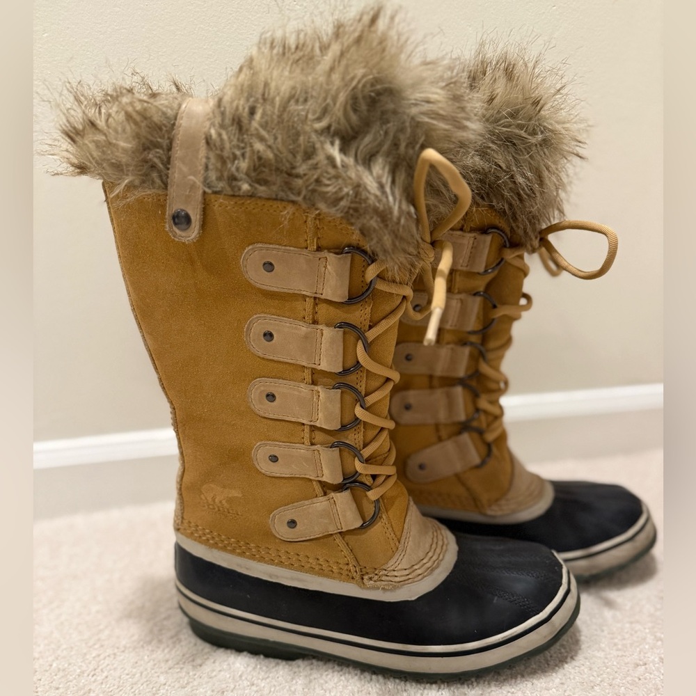 Sorel Joan of Artic Tan and Black Winter Boots